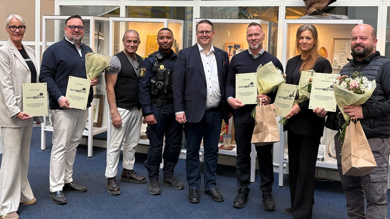 Gruppbild: Från vänster: Inger Dahlberg preventionssamordnare ANDTS Andreas Björkman, Utö värdshus Mirjacob Azar, Bagheria Vega Mattias Falkborn, Polis Haninge/Nynäshamn Jens Davidson, kommunalråd Niclas Andersson, Smådalarö Gård Hotell och Spa Linda Anagrius Sundin, Quality Hotel Winn i Handen Zoran Knezevic, Restaurang Fisken i Västerhaninge.