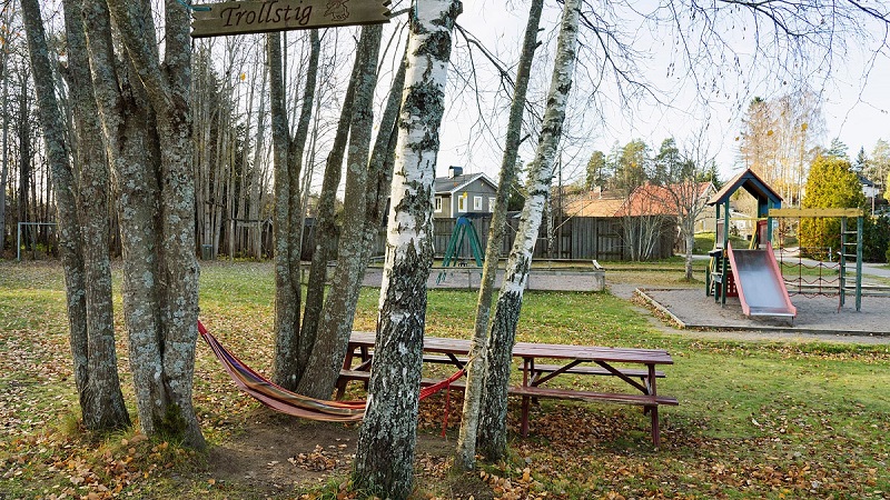 Kvarntorps lekplats ligger bland villorna i Vega.