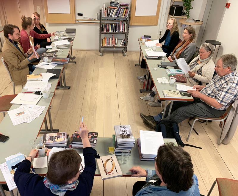 Suomi-instituutin kirjaraati.