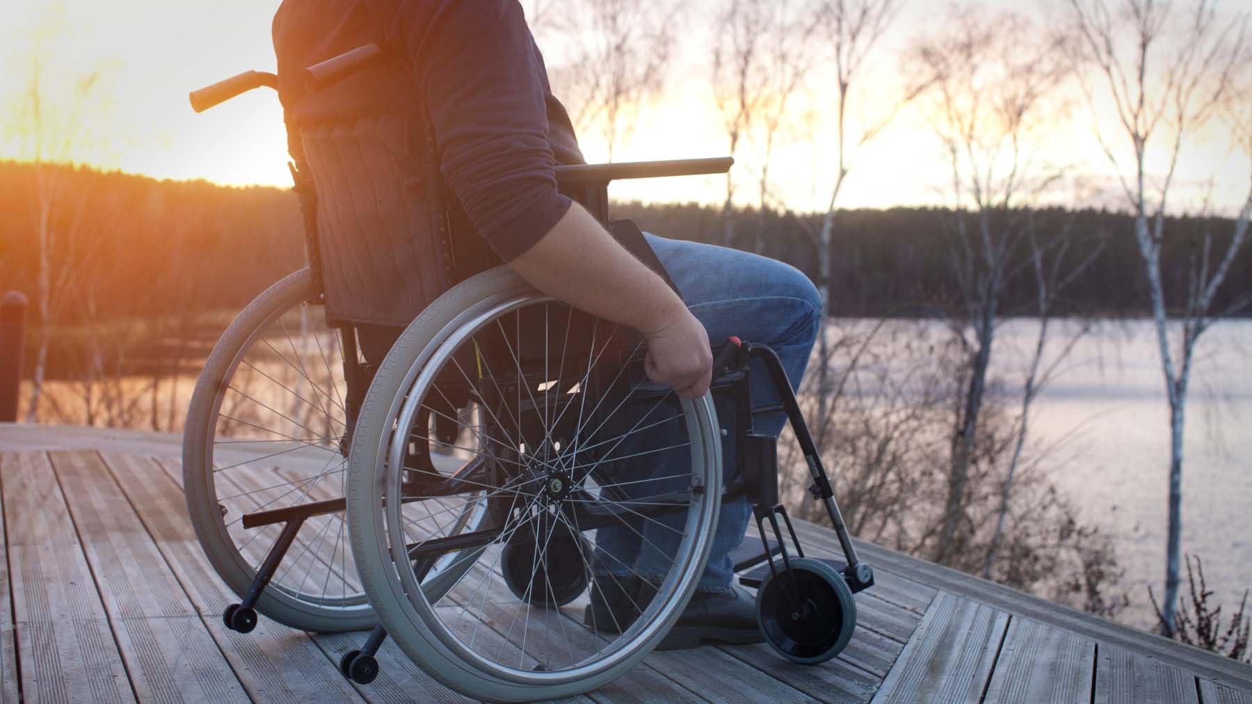 Person i rullstol vid utsikt